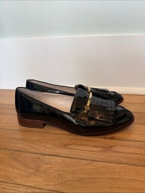 Louise et Cie Black Patent Leather Kiltie Tassel Loafers with Gold Accent